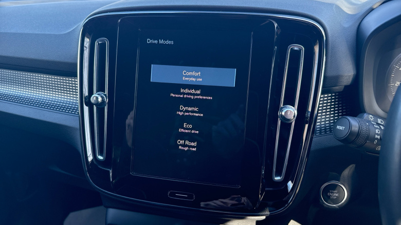 Volvo Xc40 2.0 B4P R DESIGN 5dr Auto Petrol Estate